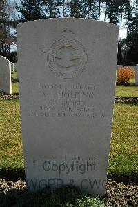 Heverlee War Cemetery - Holding, Albert Edward