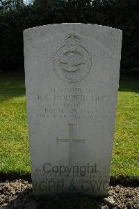 Heverlee War Cemetery - Hooper, Robert Cecil