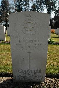 Heverlee War Cemetery - Huddless, Harold