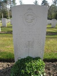 Heverlee War Cemetery - James, William Norton