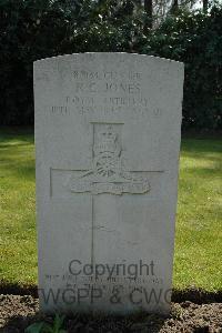 Heverlee War Cemetery - Jones, Reginald Charles