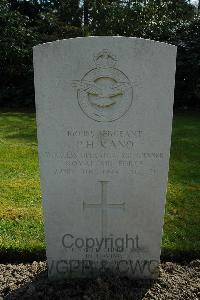 Heverlee War Cemetery - Kano, Peter Hogan