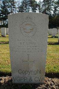 Heverlee War Cemetery - Lewis, Brynley Edmond