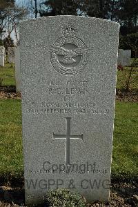 Heverlee War Cemetery - Lewis, Ronald George