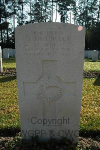 Heverlee War Cemetery - Lincoln, Lloyd John Holmes