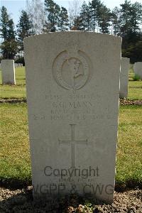 Heverlee War Cemetery - Mann, Charles George