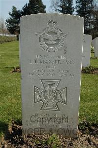 Heverlee War Cemetery - Manser, Leslie Thomas