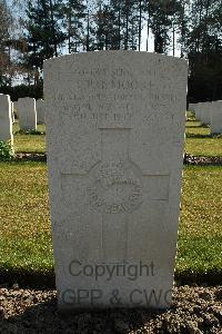 Heverlee War Cemetery - Moore, Francis Perrie George