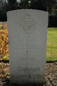 Heverlee War Cemetery - Moore, Harold William