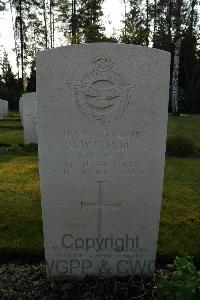 Heverlee War Cemetery - Muir, Reginald William Lingfield