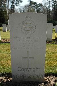 Heverlee War Cemetery - Newcomb, Stuart Spencer