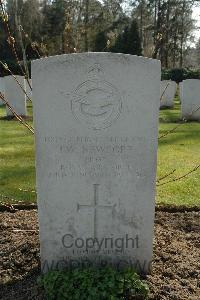 Heverlee War Cemetery - Newport, Jack William