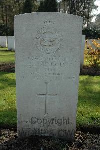 Heverlee War Cemetery - Nicholls, James Ernest