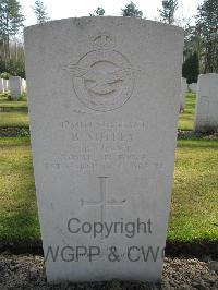 Heverlee War Cemetery - Nutley, Basil