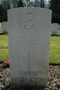 Heverlee War Cemetery - Pass, Ernest Vincent