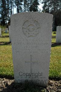 Heverlee War Cemetery - Richardson, Edmund St Aubin