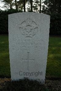 Heverlee War Cemetery - Robertson, John Maxwell