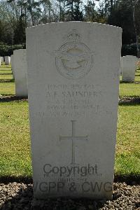 Heverlee War Cemetery - Saunders, Anthony Francis