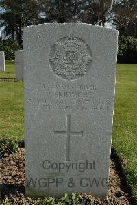 Heverlee War Cemetery - Skidmore, Peter