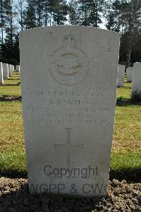 Heverlee War Cemetery - Smith, Kenneth Ivor