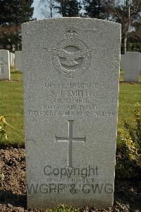 Heverlee War Cemetery - Smith, Kenneth James