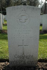 Heverlee War Cemetery - Steer, Francis John Maddock