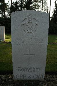 Heverlee War Cemetery - Thackray, Noel William Faulkner