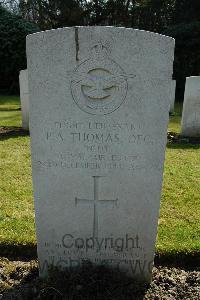 Heverlee War Cemetery - Thomas, Peter Alfred