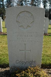 Heverlee War Cemetery - Walker, Peter