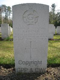 Heverlee War Cemetery - Wilson, Alan John