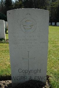 Heverlee War Cemetery - Young, Horace Derrick