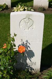 Dozinghem Military Cemetery - Alty, Job