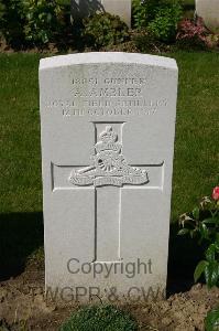 Dozinghem Military Cemetery - Ambler, A