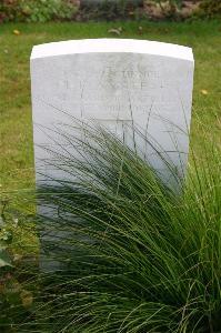 Dozinghem Military Cemetery - Anstey, T L