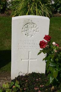 Dozinghem Military Cemetery - Arbuckle, R