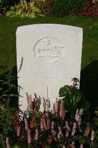 Dozinghem Military Cemetery - Archer, R