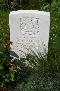 Dozinghem Military Cemetery - Ardern, G H