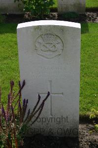 Dozinghem Military Cemetery - Baggott, A