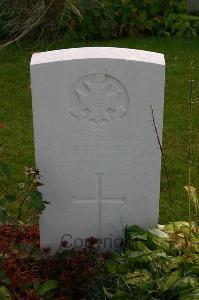 Dozinghem Military Cemetery - Baker, C