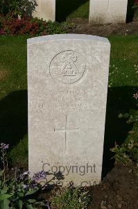 Dozinghem Military Cemetery - Baker, Herbert