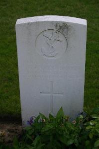 Dozinghem Military Cemetery - Baker, Robert