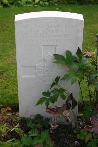 Dozinghem Military Cemetery - Barber, H R