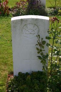 Dozinghem Military Cemetery - Barker, C