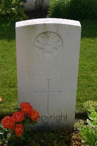 Dozinghem Military Cemetery - Barker, J