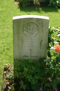 Dozinghem Military Cemetery - Barnes, Frank