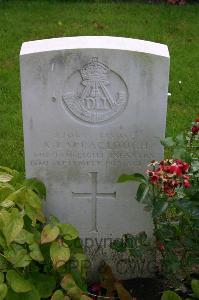 Dozinghem Military Cemetery - Barraclough, Austin