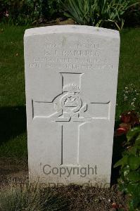 Dozinghem Military Cemetery - Barrell, Edward James