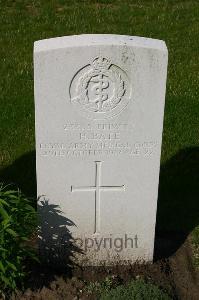 Dozinghem Military Cemetery - Bate, Harry