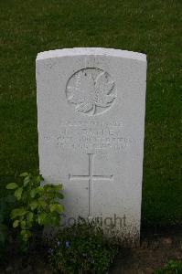 Dozinghem Military Cemetery - Bayley, J V