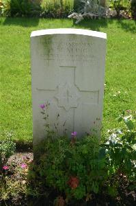 Dozinghem Military Cemetery - Bealing, Arthur